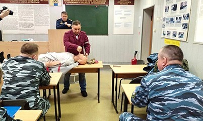 Приемам оказания первой помощи обучили сотрудников ведомственной охраны РЖД в центре медицины катастроф Вологодской области